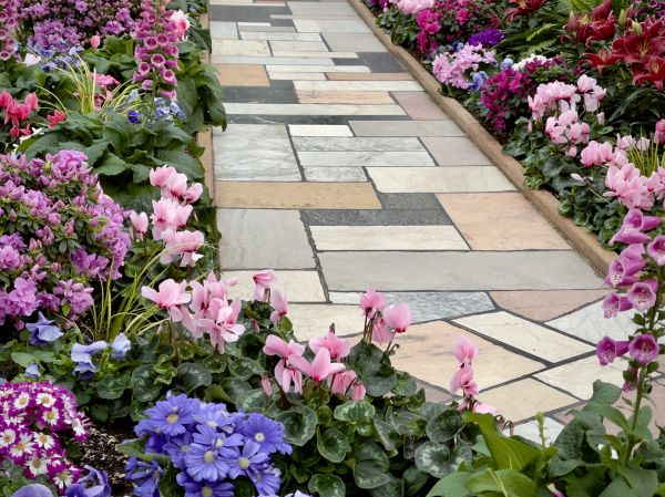Cost of Garden Path Installation in Vienna